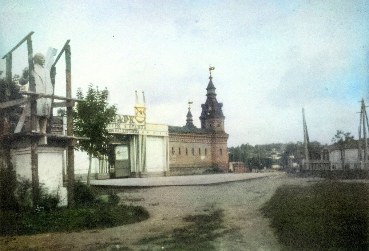 Вход в парк, скорее всего - конец пятидесятых годов