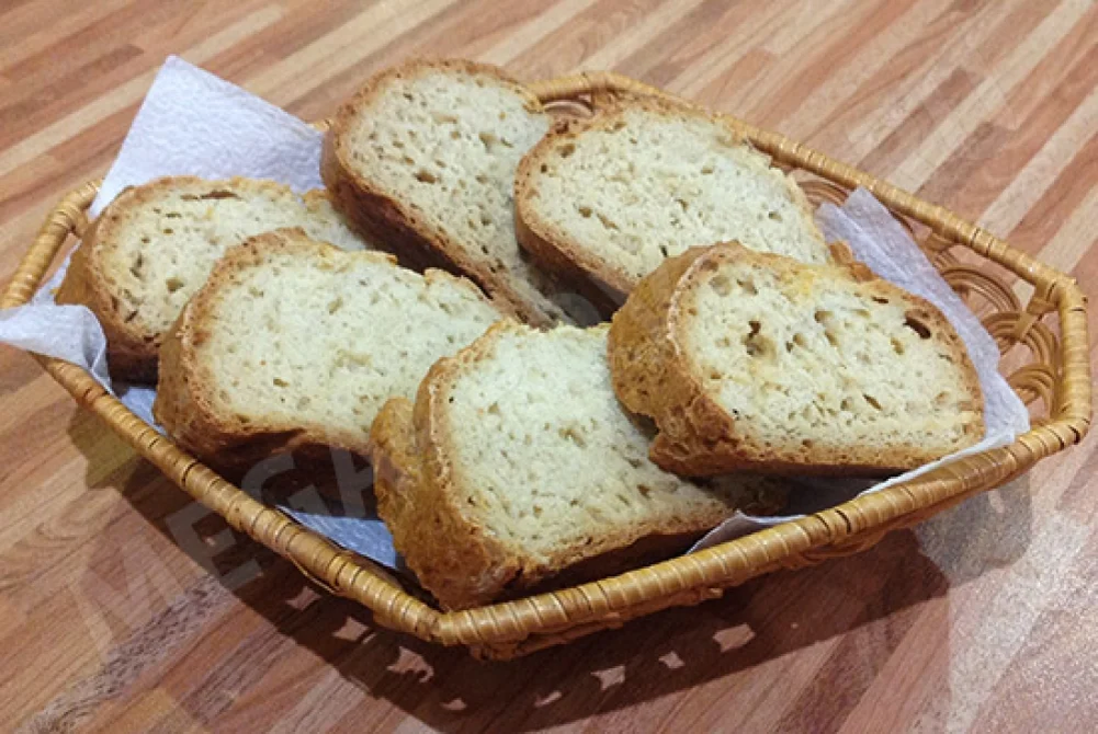 Закваска для хлеба без дрожжей. Картофельный хлеб. Бездрожжевой хлеб на закваске. Домашний хлеб без дрожжей. Ржаная закваска.