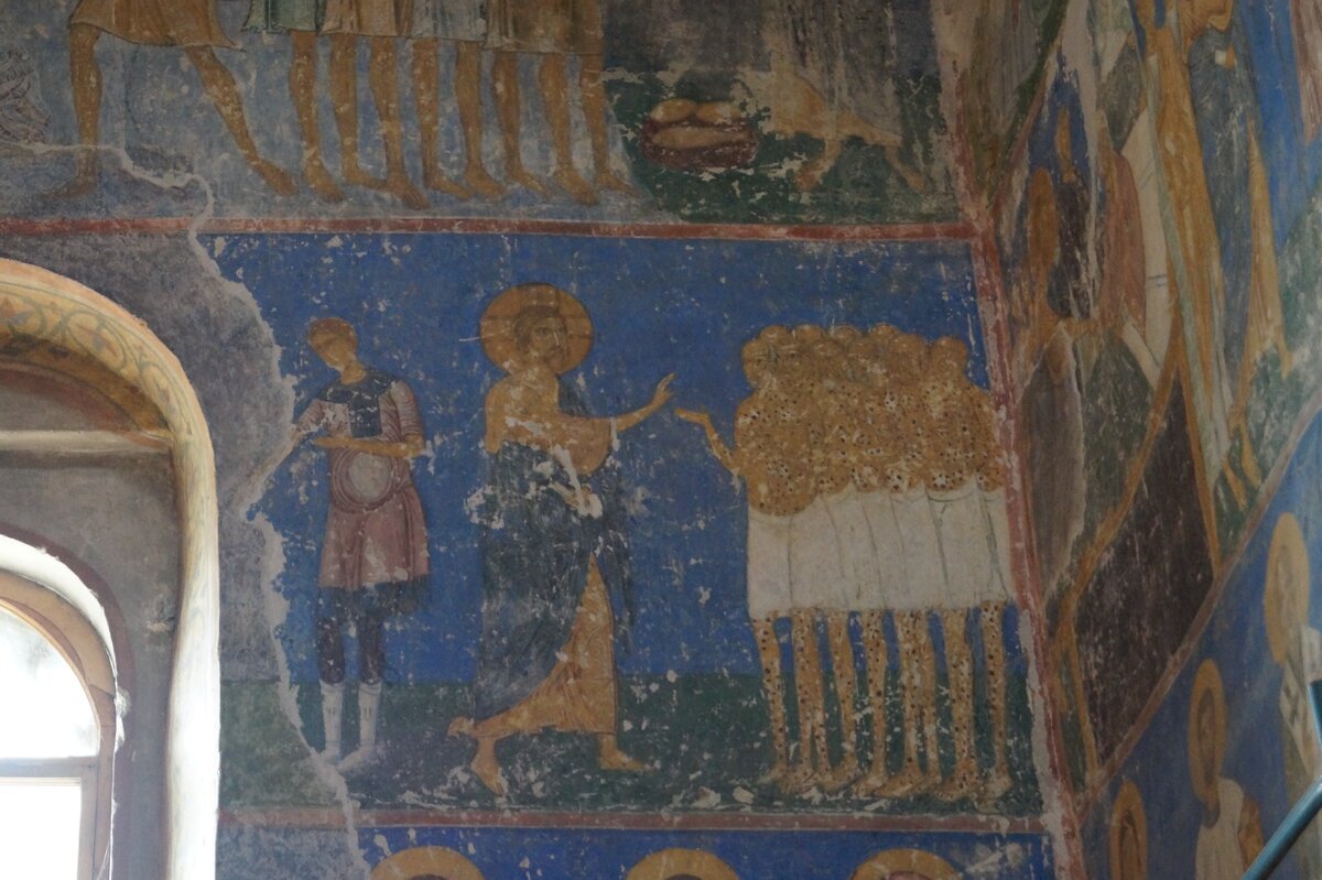 А вот так, по мнению живописца, Господь исцелял прокаженных. Фреска из Мирожского монастыря во Пскове.