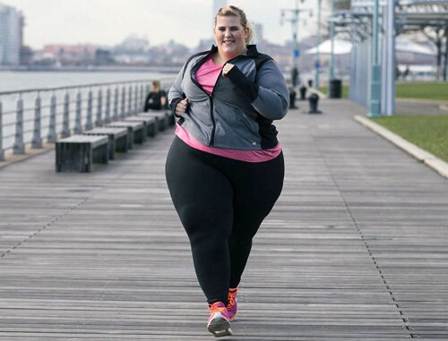 2. Разбивайте тренировку на два этапа. В первой половине дня уделите 30 минут кардио нагрузкам, а во второй 30 минут силовым. Это поможет в течение дня задействовать большую часть мышц.