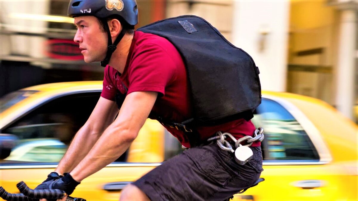 Кадр из свободных источников «Срочная доставка» (2012)