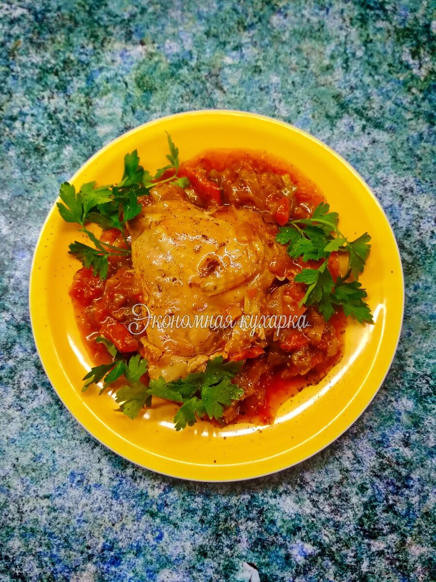 Тушенное куриное бедро с яблоком просто таем во рту