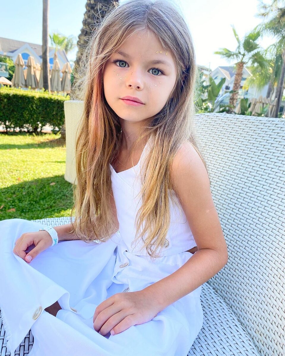 Алина развита не по годам, многие хвалят ее не только за профессионализм в таком юном возрасте, но и за целеустремленность и желание постоянно развиваться.