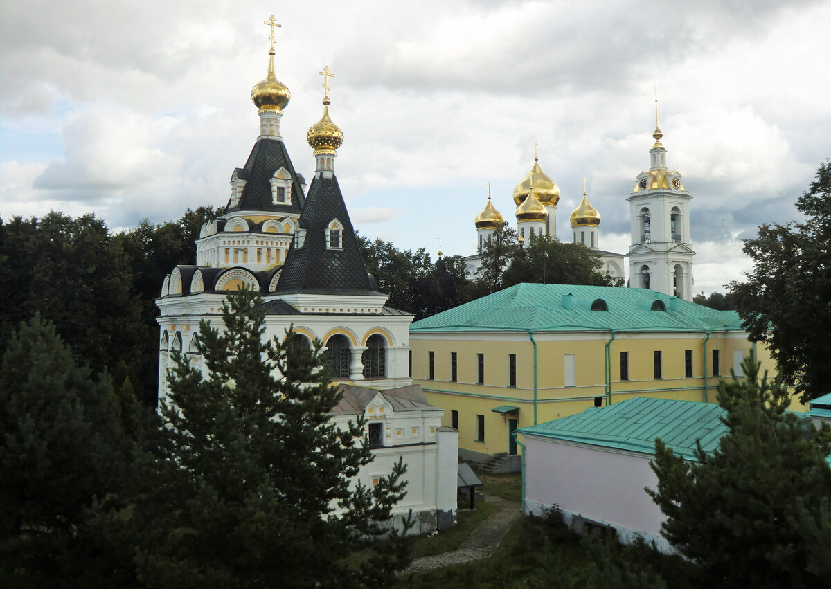Россия. Дмитровский кремль