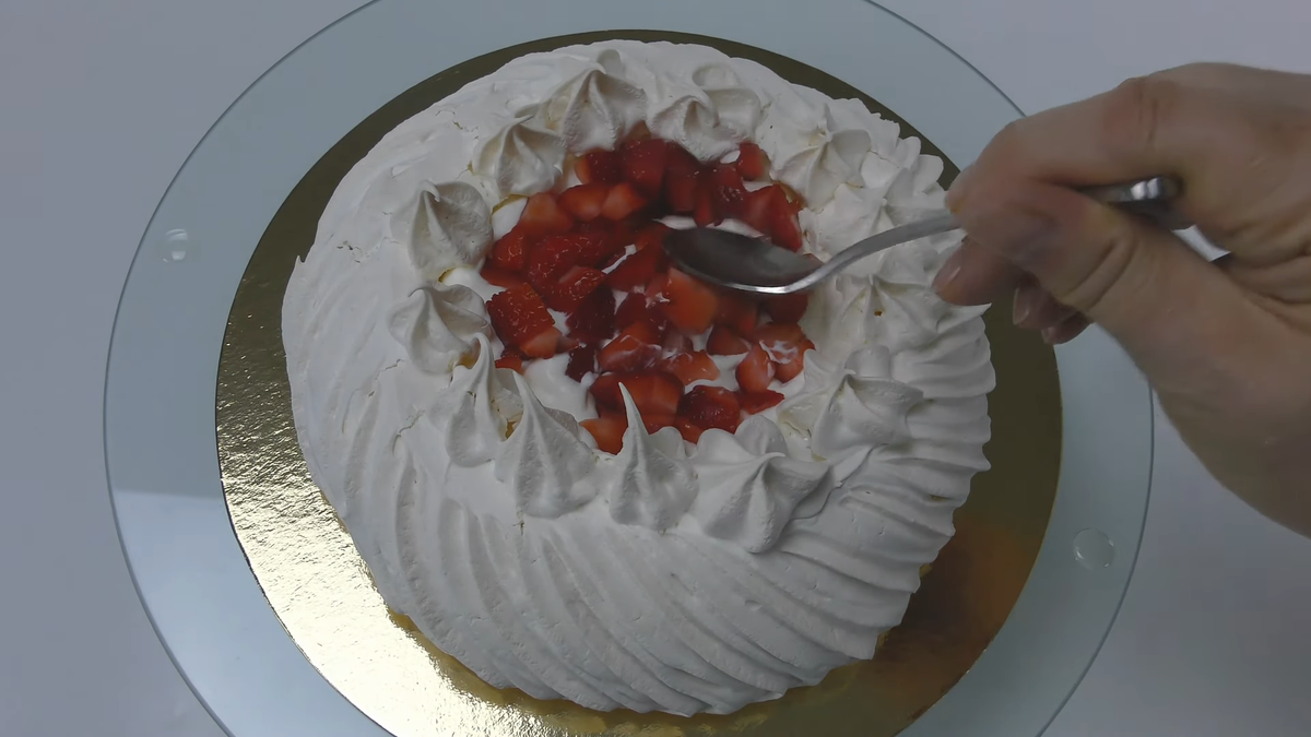 Можно ли украшать торт кремом безе