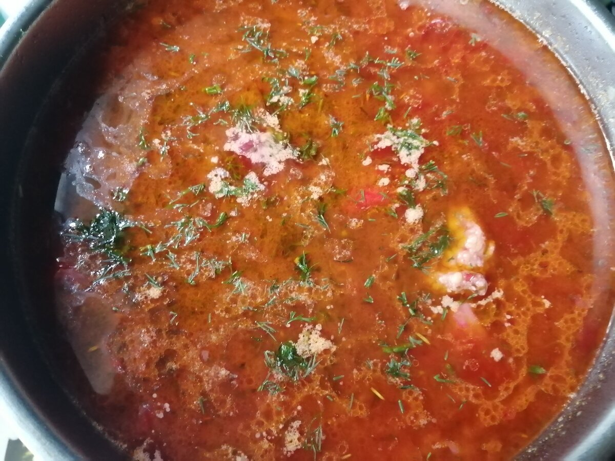 Такой ароматный и сытный борщ понравится всей семье. И готовится очень просто. 