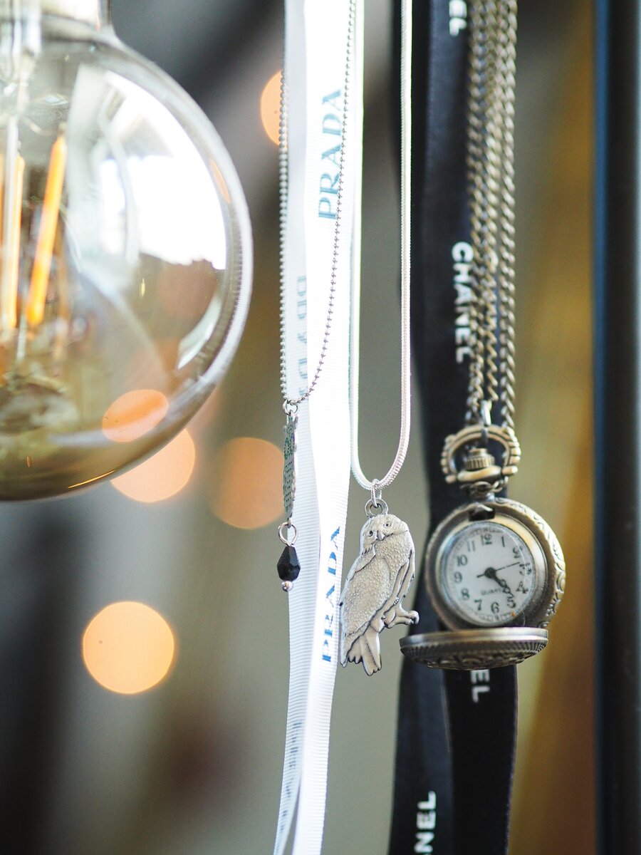 Подвеска в виде совы. Фото Laura Chouette.