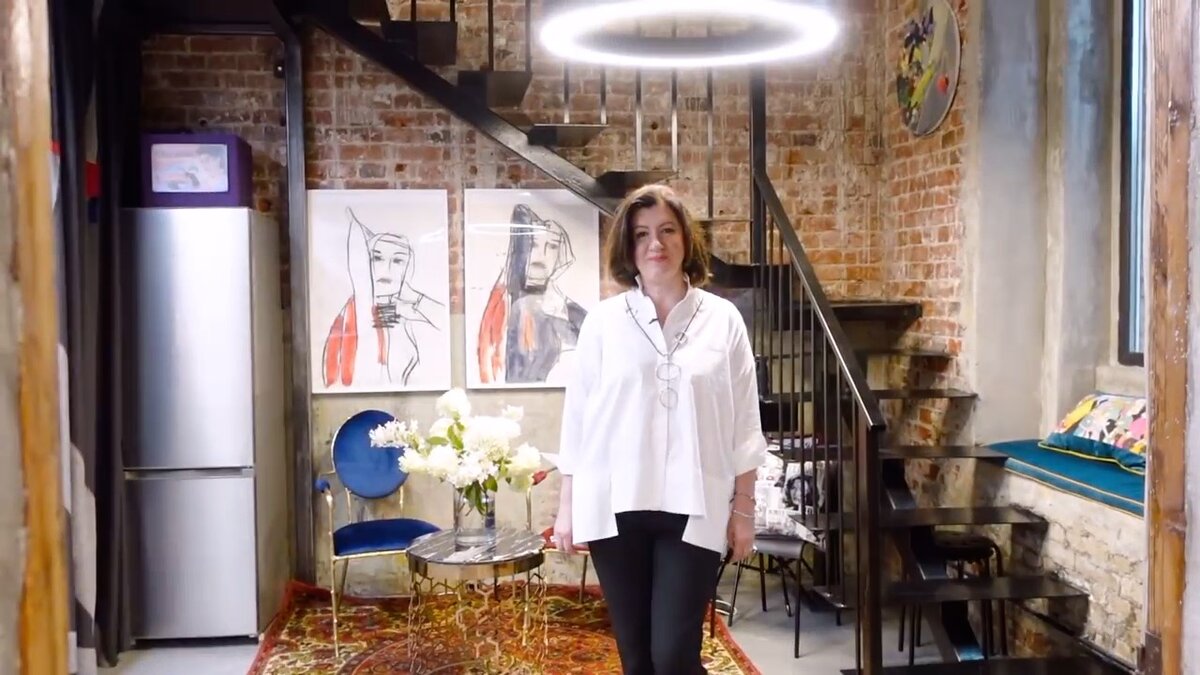 Хозяйка Ольга в своей студии текстиля