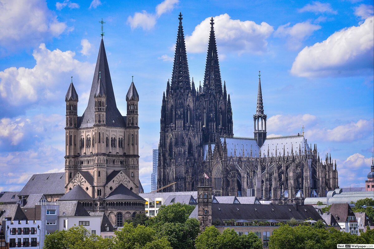  римско-католический готический собор в городе Кёльне. Занимает третье место в списке самых высоких церквей мира и внесён в список объектов Всемирного культурного наследия.Строительство главного храма Кёльнской архиепископии велось в два приёма — в 1248—1437 гг. и в 1842—1880 годах. По окончании строительства 157-метровый собор на четыре года стал самым высоким зданием мира.