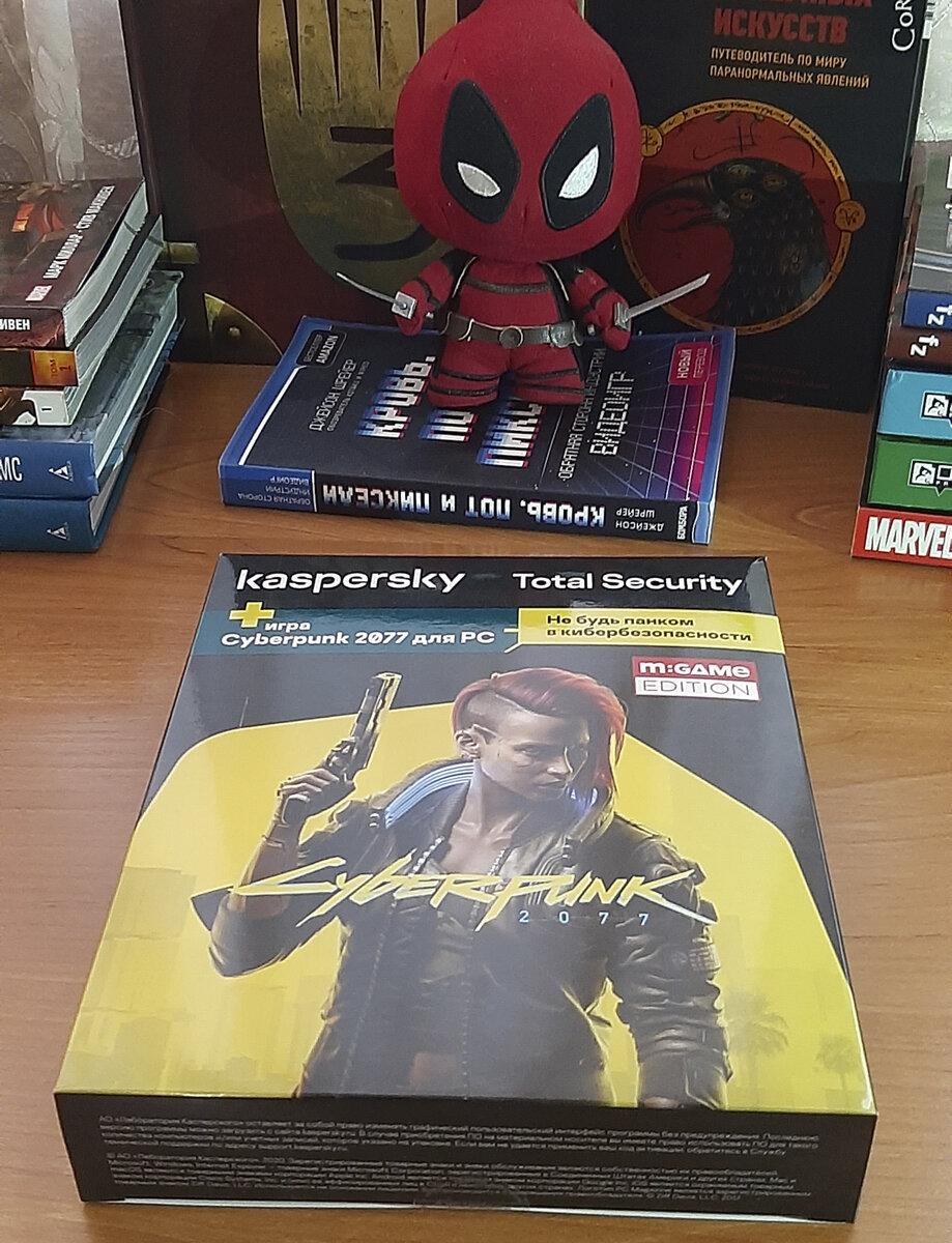 Живя в мире киберпанка, я бы сделал себе специальный апгрейд, позволяющий легко срезать упаковочную плёнку. По счастью, в этот раз, мне удалось справиться без него