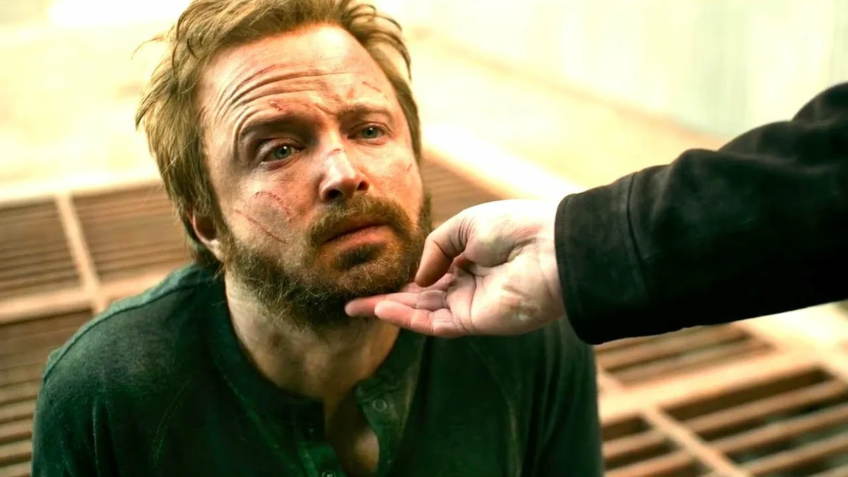 Джесси Пинкман сбежал от неонацистов. Не зная, куда ему податься, он скрывается от полиции, похитителей и прошлого. Теперь он должен понять, как ему жить дальше.