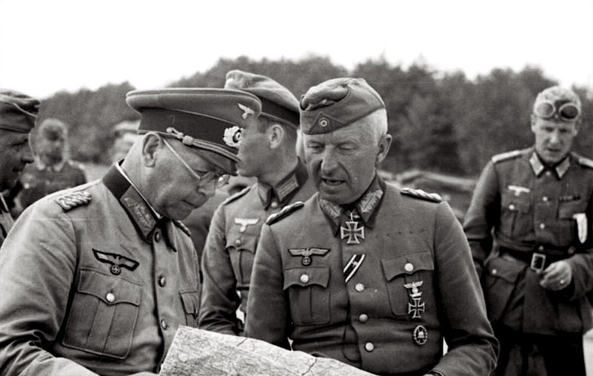 Генерал-майор Эрих Бранденбергер и Эрих фон Манштейн. Источник: waralbum.ru