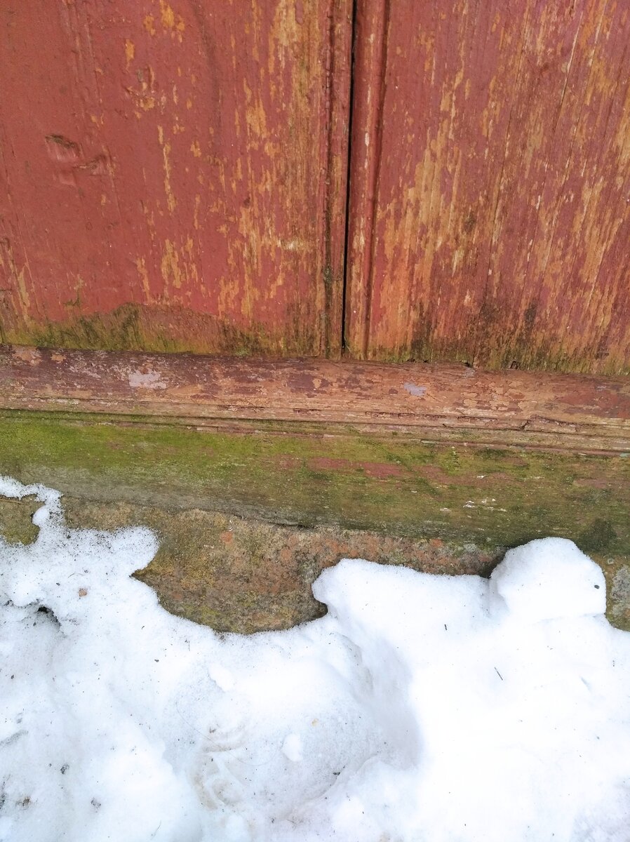 Фундамент не виден.