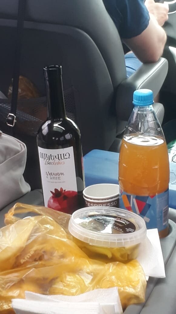 Вот так мы ехали в Крым на заднем сиденье, хорошо, когда есть личный водитель :)