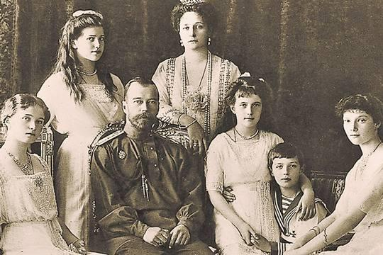 Николай II со своей семьей.