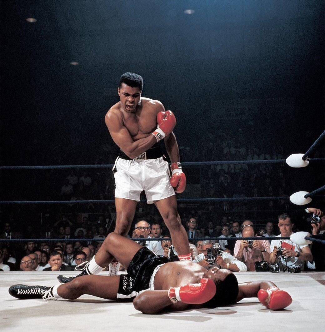 🇷🇺 Мухаммед Али против Сонни Листона, 1965 год.
🇬🇧 Muhammad Ali vs Sonny Liston, 1965.