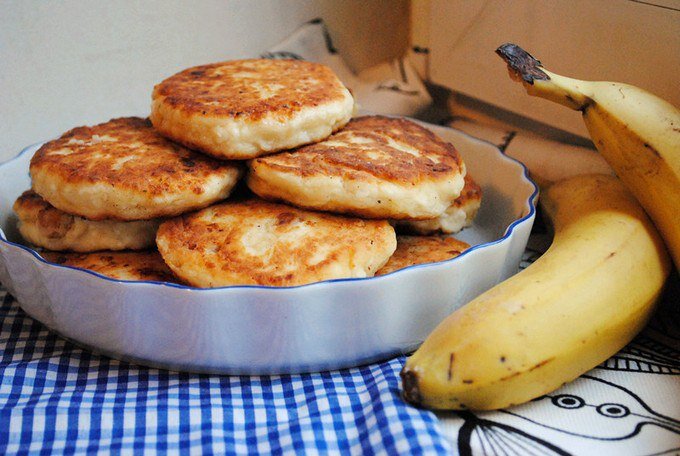 Сырники с бананом - сытный и вкусный затрак выходного дня.