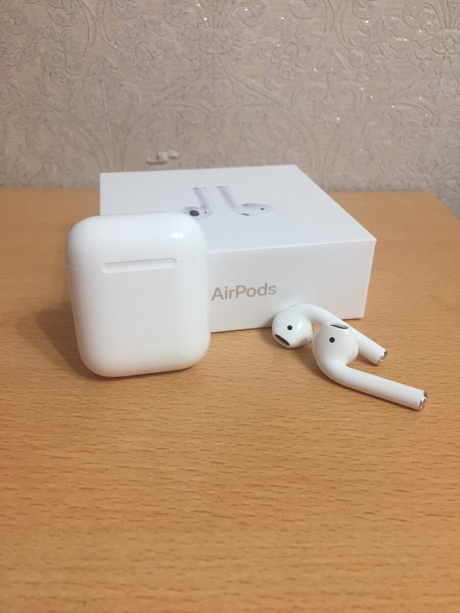 беспроводные наушники Apple AirPods