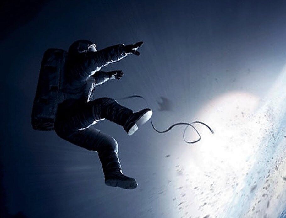 «Я вернусь к тебе, милая, обязательно вернусь. Я знаю, космос-мой друг и он не разлучит нас, ведь я обещал тебе...».