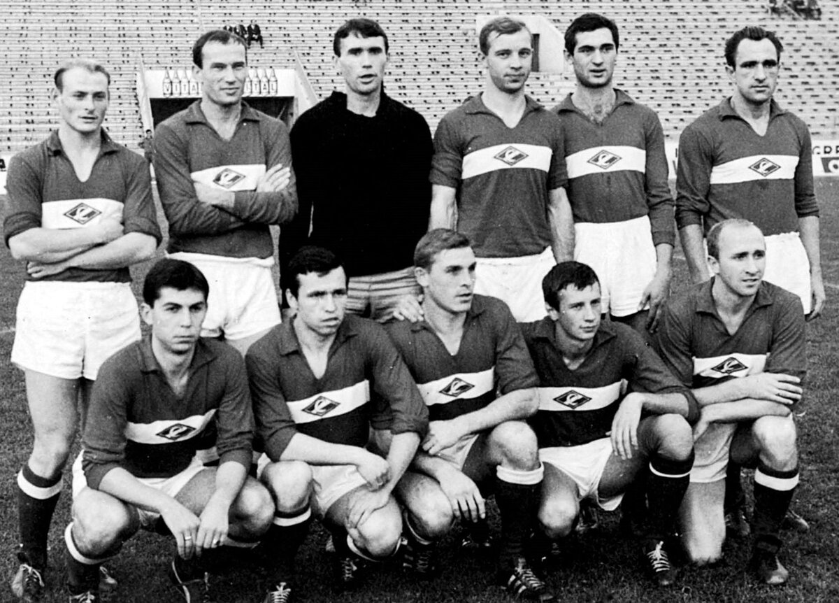 Верхний ряд: Рейнгольд, Дикарёв, Маслаченко, Корнеев, Логофет, Крутиков. Нижний ряд: Амбарцумян, Хусаинов, Осянин, Сёмин, Петров