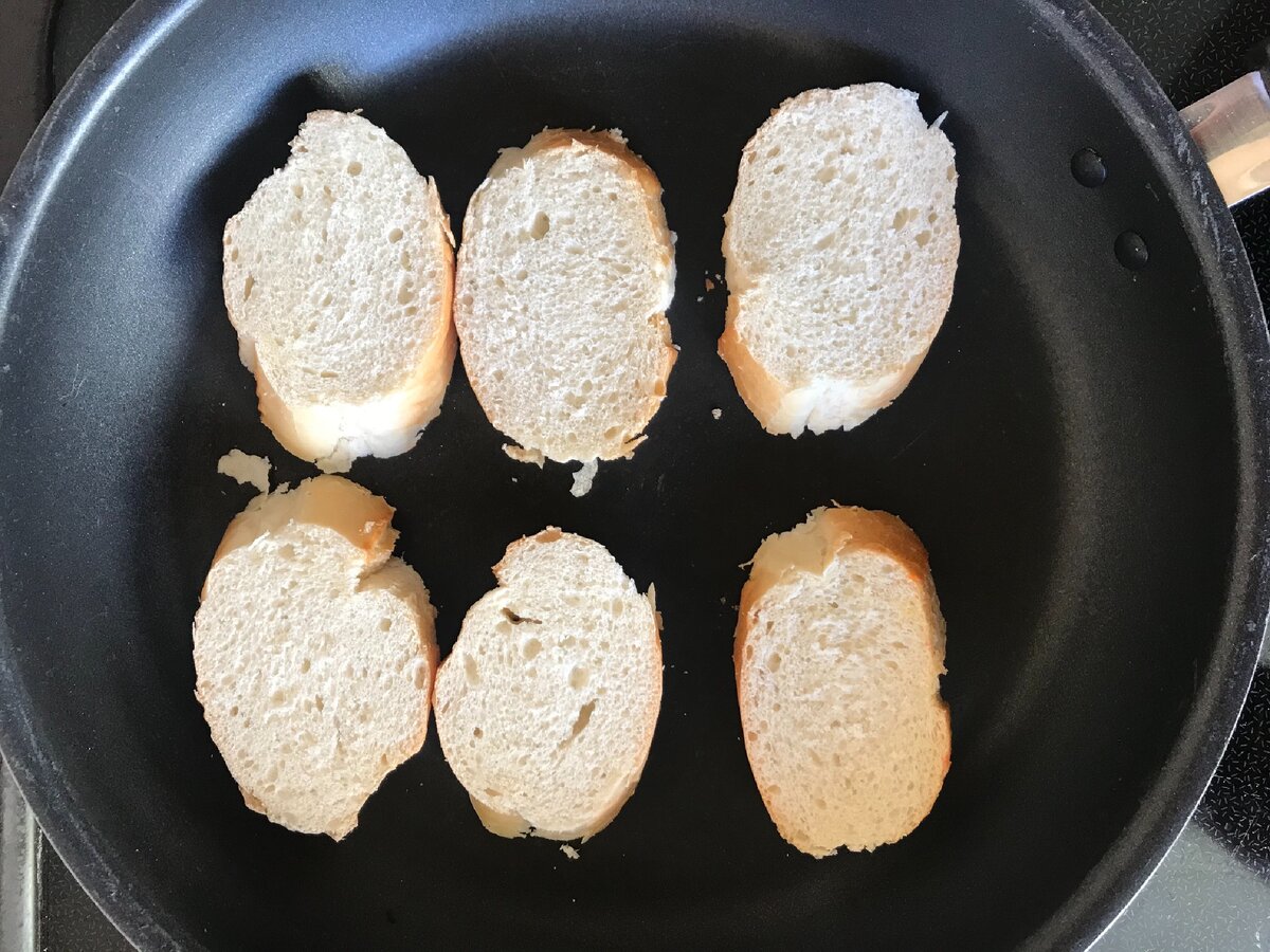 Обжарить на сковороде.