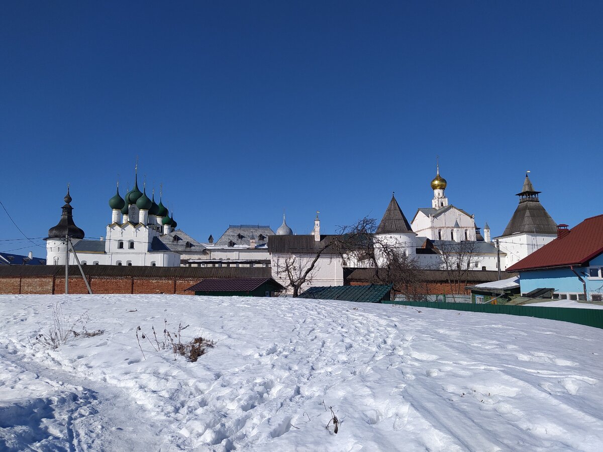 Ростовский кремль. Вид со стороны озера Неро