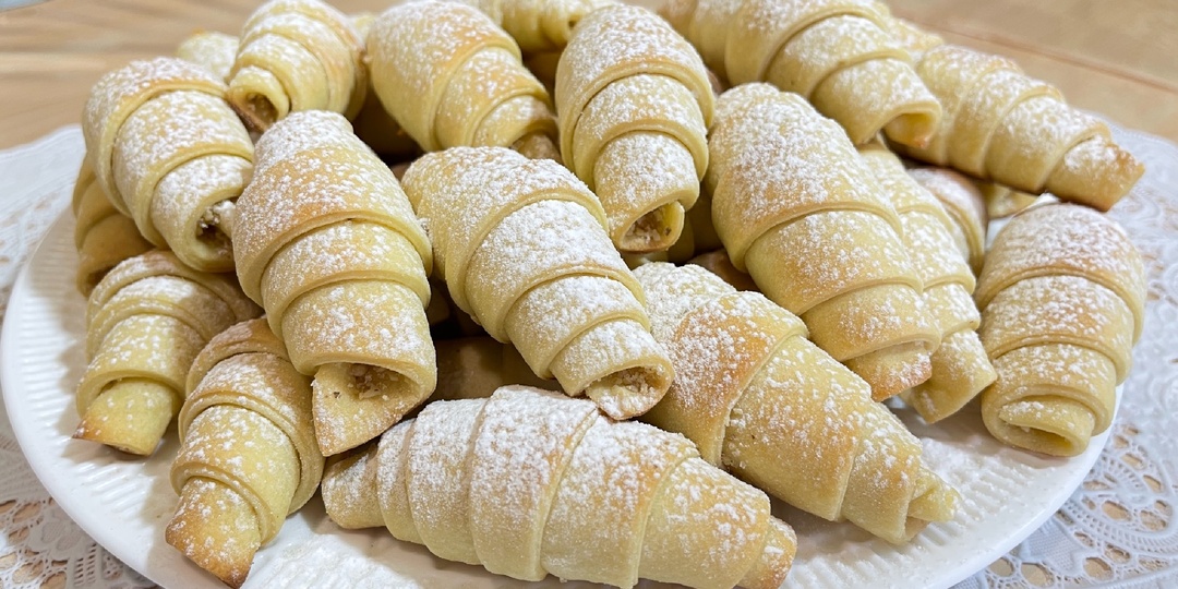 Очень вкусный и простой рецепт рогаликов. Я думаю, что у всех они обязательно получается.