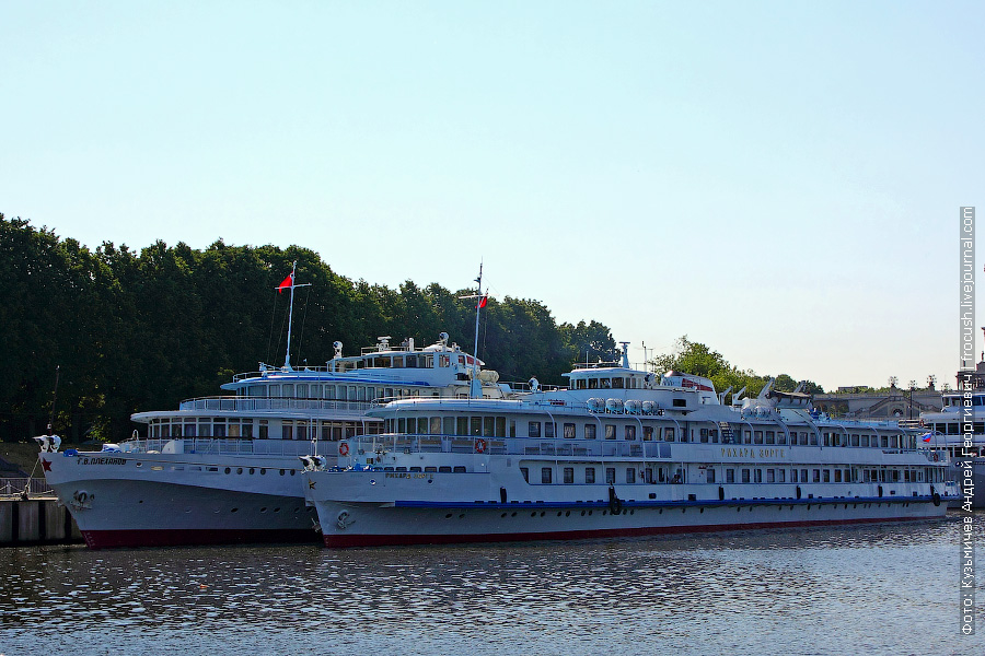 теплоход-пансионат «солнечный город». теплоход солнечный город. теплоход проекта 588 фадеев. теплоход г. память парижской коммуны теплоход.