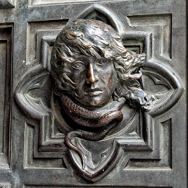 Фрагмент бронзовых дверей кафедрального собора Санта Мария дель Фьоре