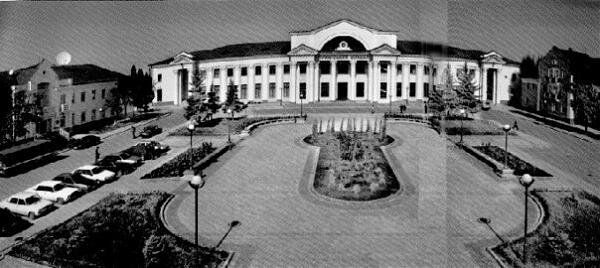 Привокзальная площадь г. Чопа