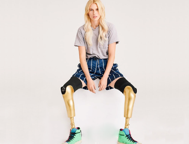 Лорен вассен. Лорен вассер. Лорен вассер (lauren wasser). Лорен вассер с ногами. Лорес вассер.