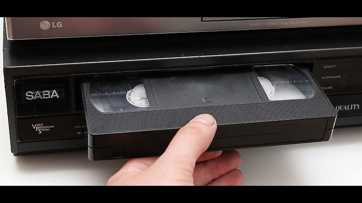 Кассеты для видеомагнитофона. Видеокассета VHS Sharp. Видеомагнитофоны ВХС С двд. VHS Panasonic видеомагнитофон кассетный. Двд видеомагнитофон Sony.