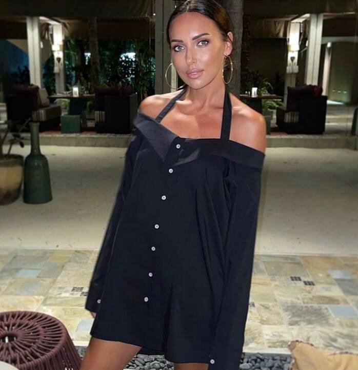 Алсу в платье-тунике. Фото: Instagram.com/alsou_a