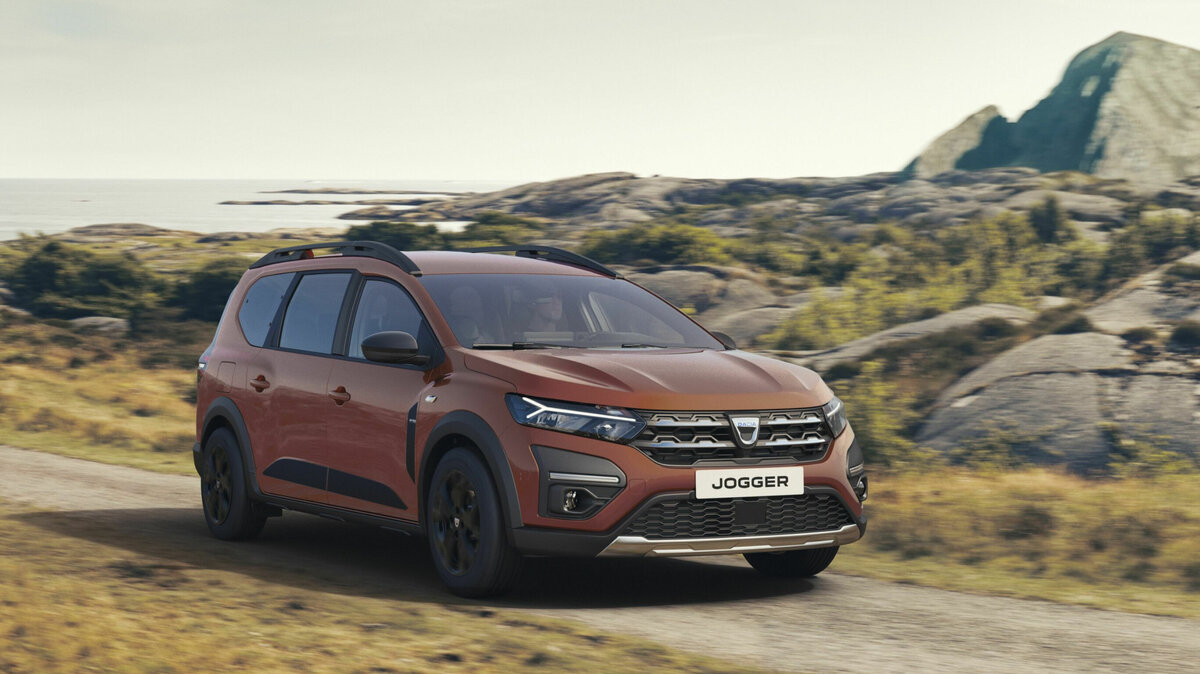 Dacia Jogger спереди кажется кроссовером. Впрочем, клиренс 200 мм, так что...