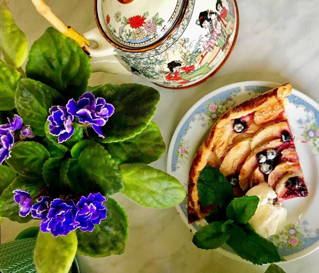 Галета с яблоками и ягодами