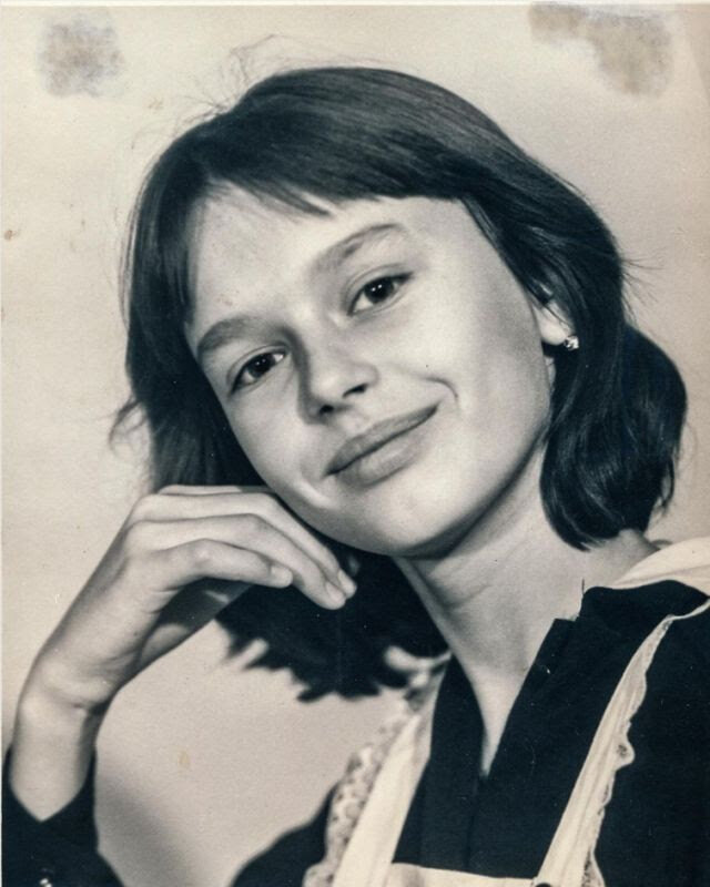 Школьное фото Ирины. irina_bezrukova_official / instagram