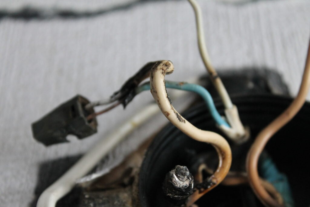 Рисунок 2. Соединение медных и алюминиевых проводов в распредкоробке