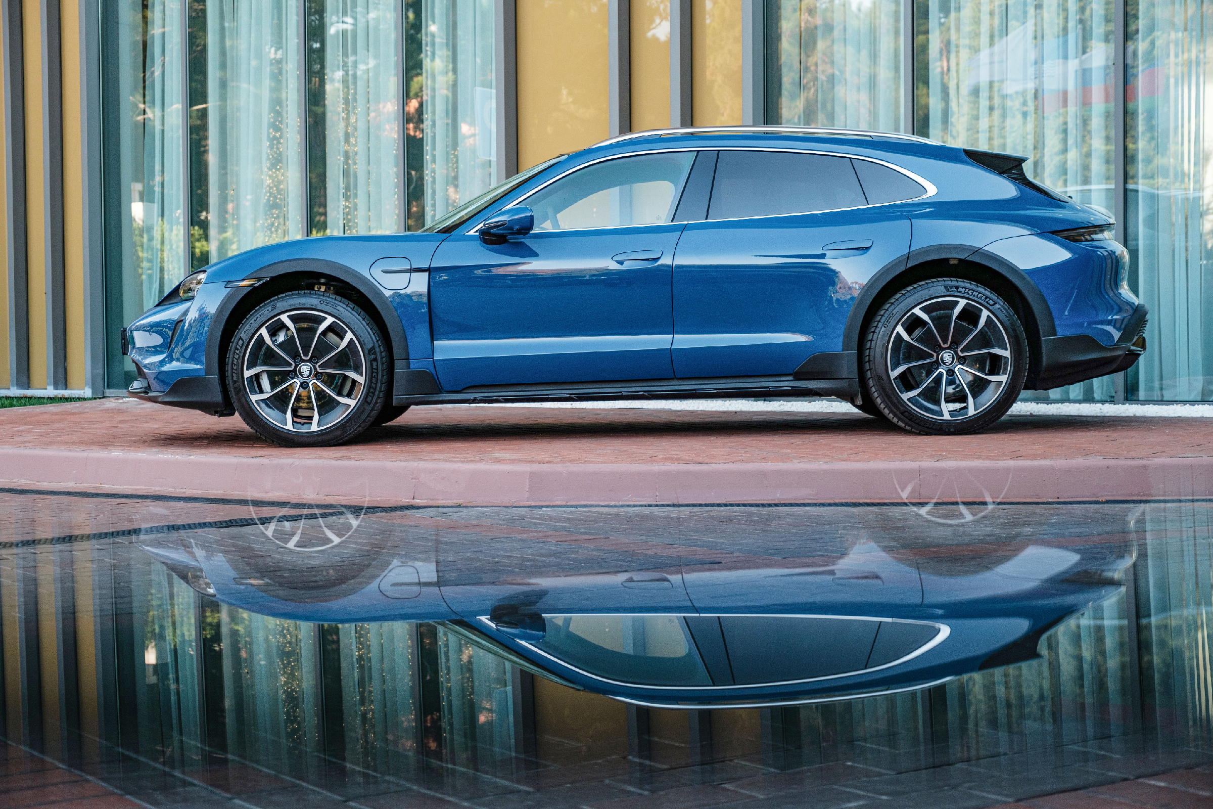 Погонял на Porsche Taycan Cross Turismo. 761 л.с. Это бомба! Электрическая ???8