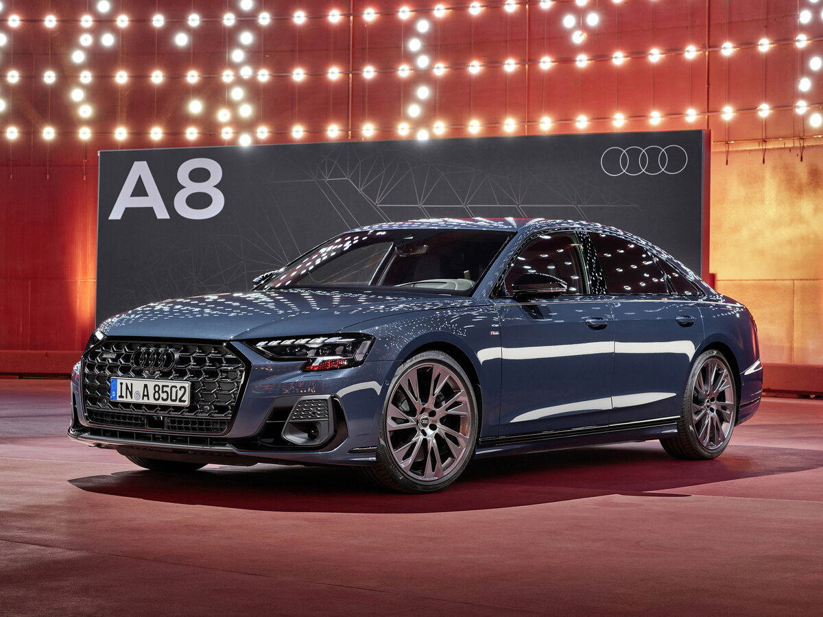Новый Audi A8: встречаем по одежке.