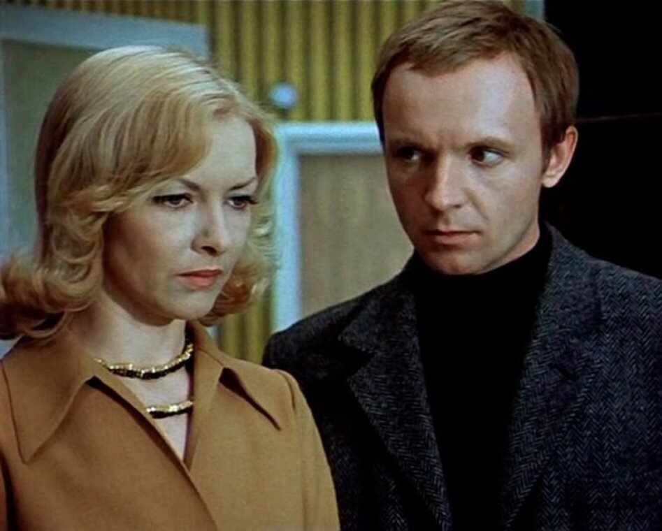 Знаменитый фильм Рязанова стал такой же новогодней традицией как салат оливье и шампанское под бой кремлевских курантов.