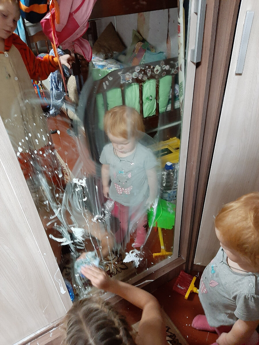 👆Все остальное время у нас дома так👆 Эту всю красоту навела Миру за какие-то считанные минуты.