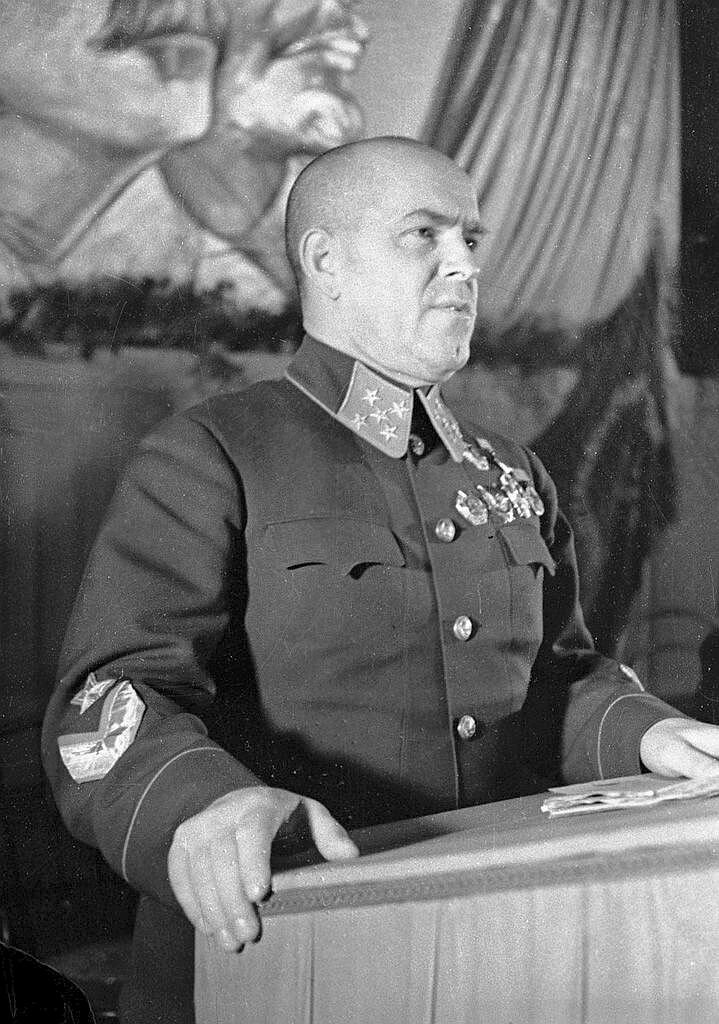 1 сентября 1941 г. Г.К. Жуков выступает с докладом. Источник изображения wikimedia.commons 