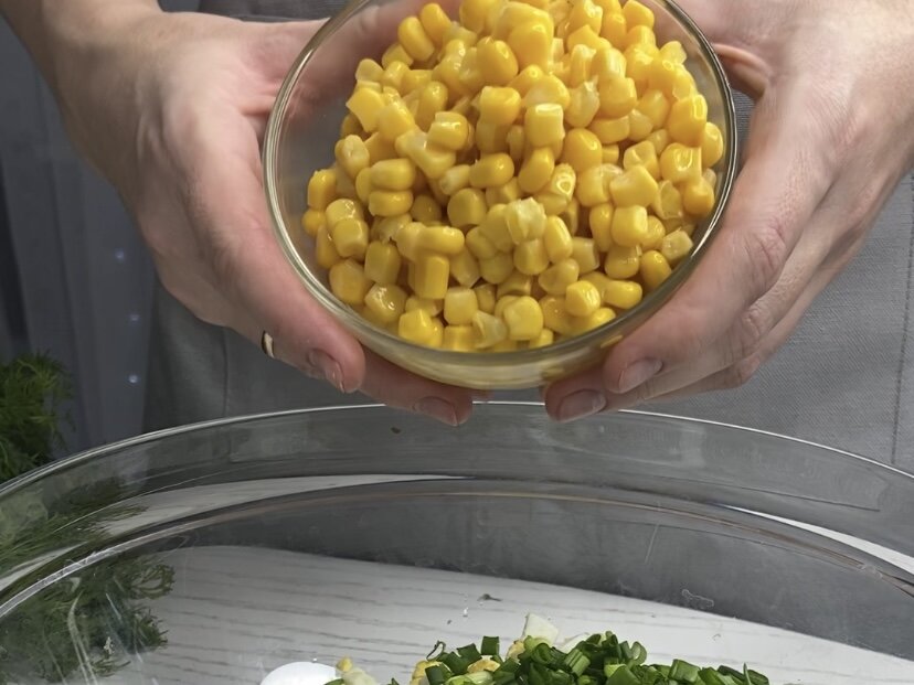 Салат с кукурузой и грибами – прекрасное сочетание ингредиентов: рецепт с фото и видео