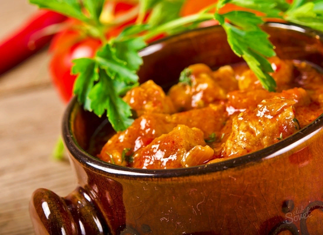 Вкусный гуляш из свинины. Гуляш. Свинина по венгерски. Гуляш свиной. Гуляш свинина.
