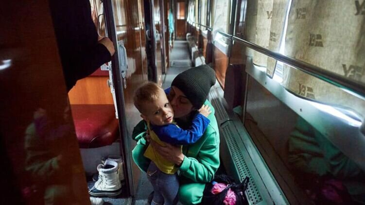 Фото Укрзализныци. Вагон не заполнен, видимо нац руководство блокирует, да и в Румынию не очень хотят.