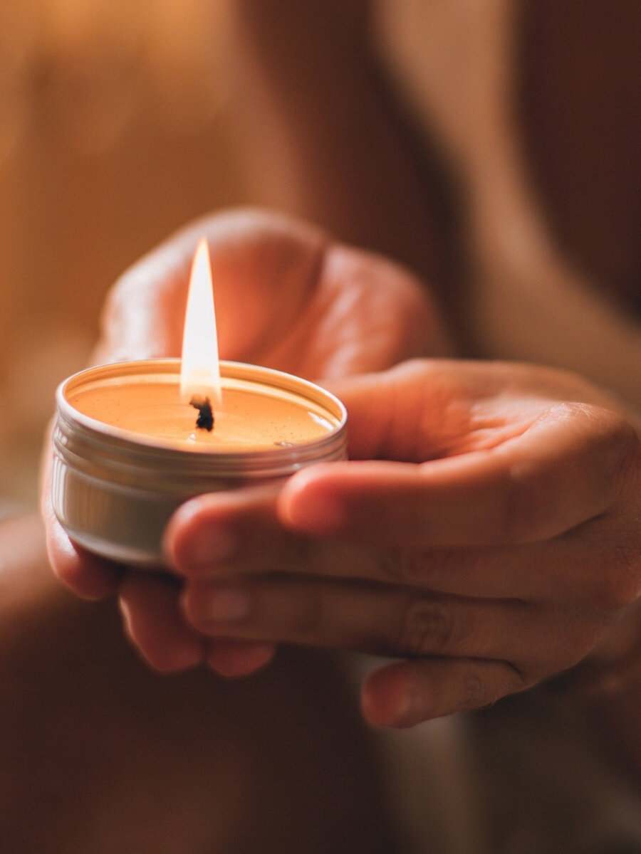 Массажные свечи наполнят атмосферу комнаты ароматом и настроением