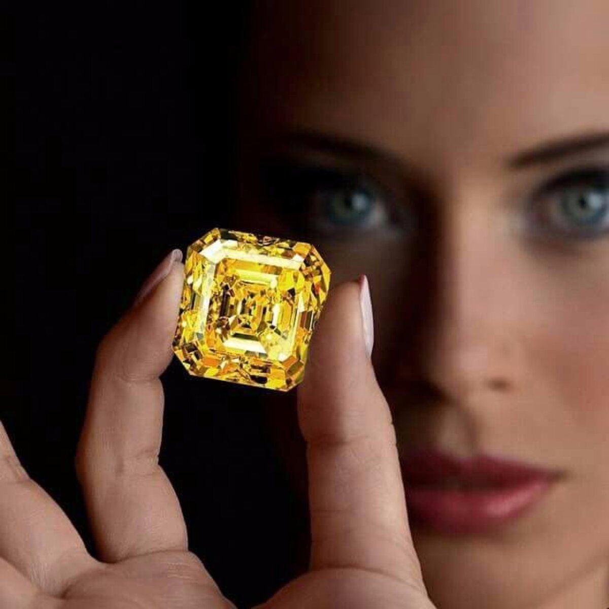 Инвестирование в драгоценности first class diamonds. Кольцо Графф с желтым бриллиантом. Кольцо с желтым бриллиантом Graff. Graff ювелирные украшения с желтым бриллиантом.