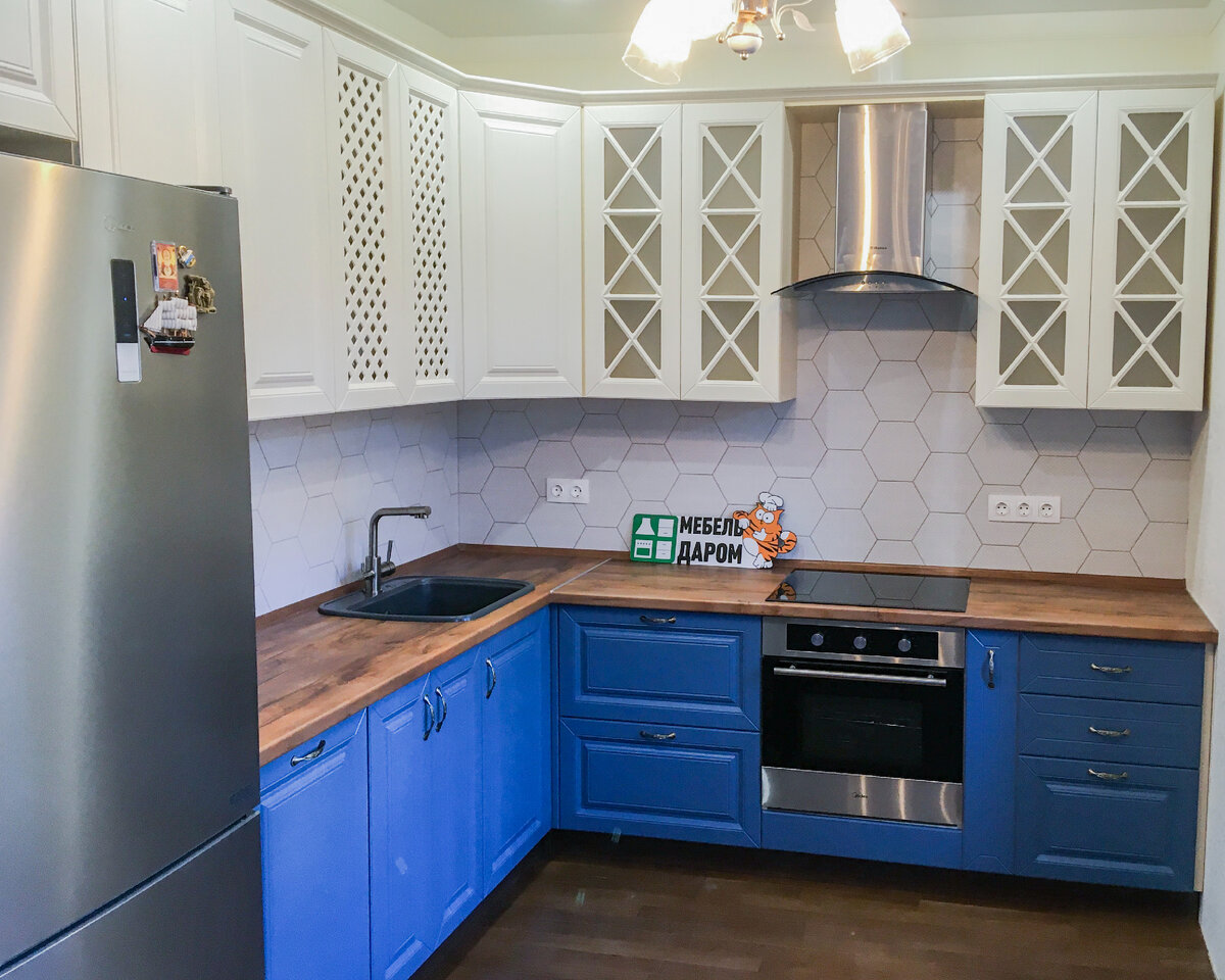 Скромная кухня в лаконичных цветах