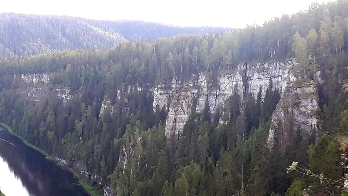 Вид на Усвинские столбы со смотровой площадки