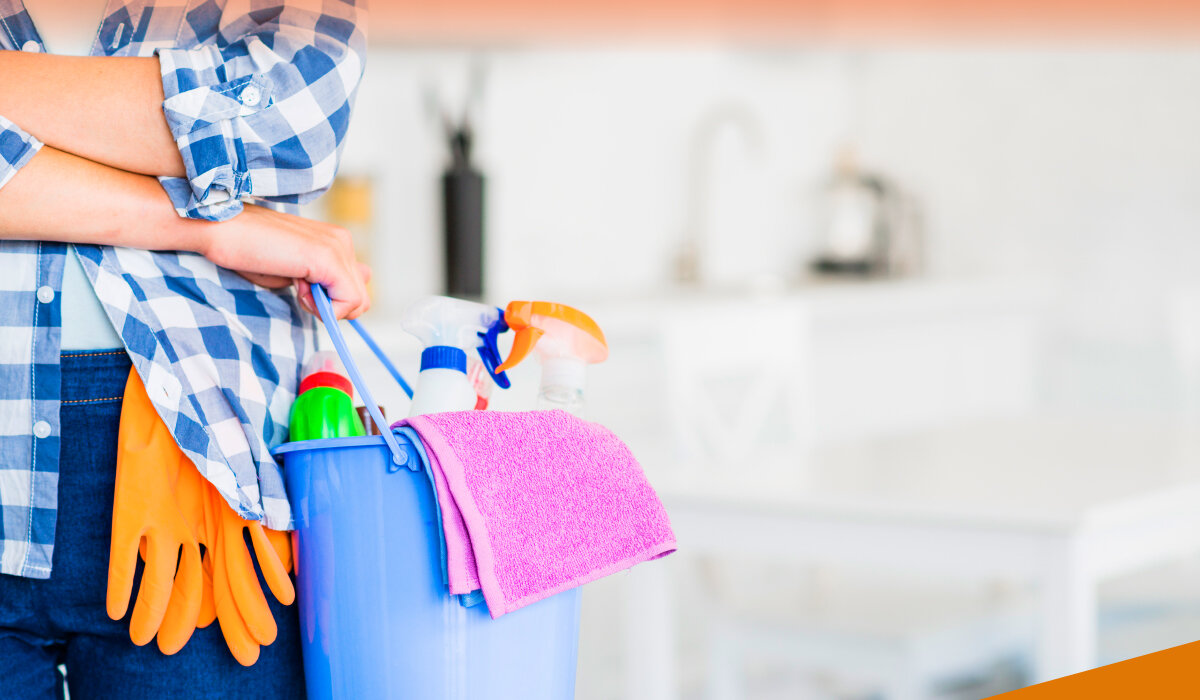 Всегда можно воспользоваться услугами клининга. Стоимость таких услуг вполне доступна